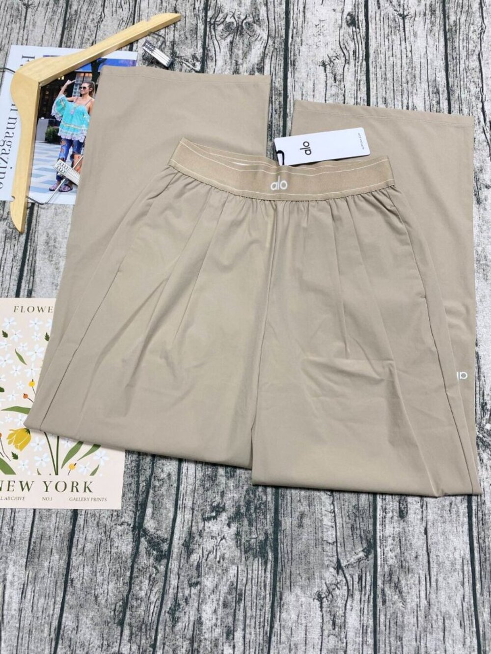 🍎ALO Yoga Suit Up Trouser Brand New Gravel Wide Leg🤩Regular 30" Inseam Length - Picture 5 of 8